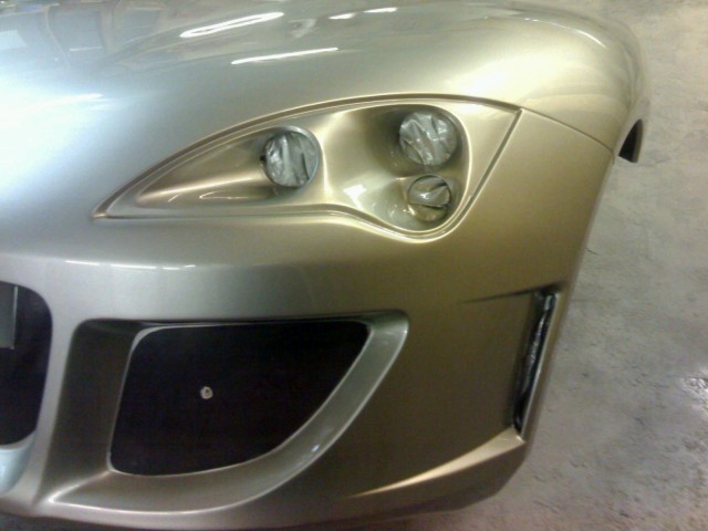 Painted Murtaya Demo Clamshell Close-Up